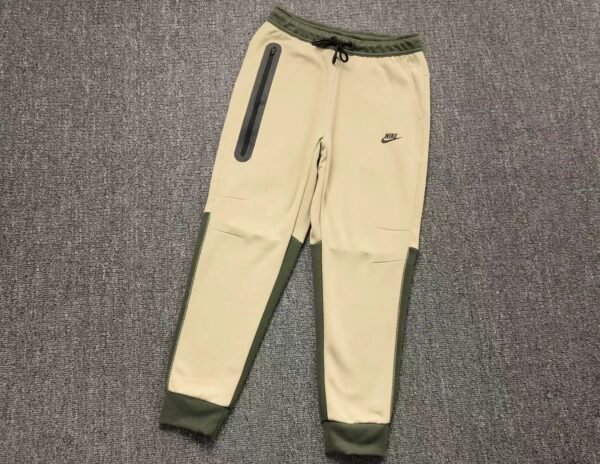 Nike Tech Fleece - Image 3