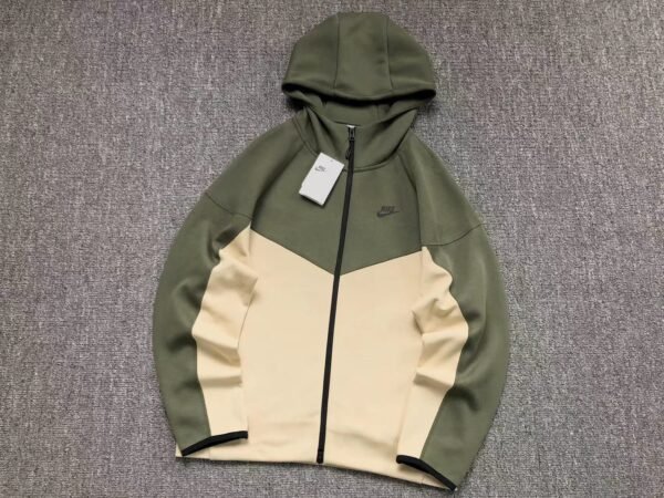 Nike Tech Fleece - Image 2