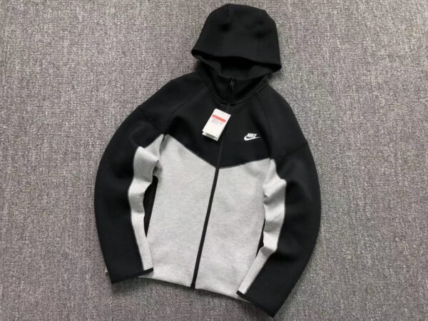 Nike Tech Fleece - Image 2
